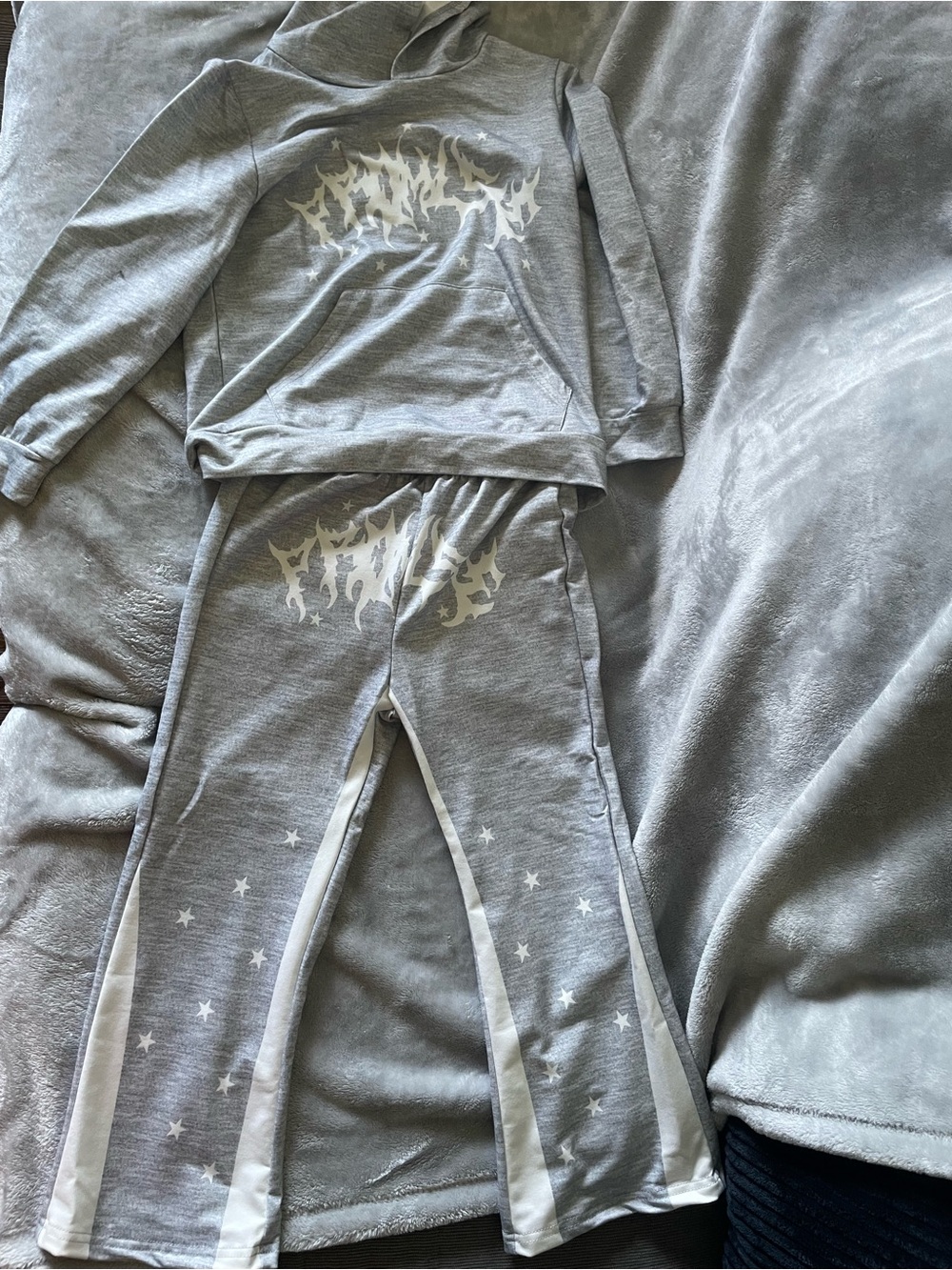 SHEIN Gray Star Graphic Kids Matching Hoodie & Flared Pants Set